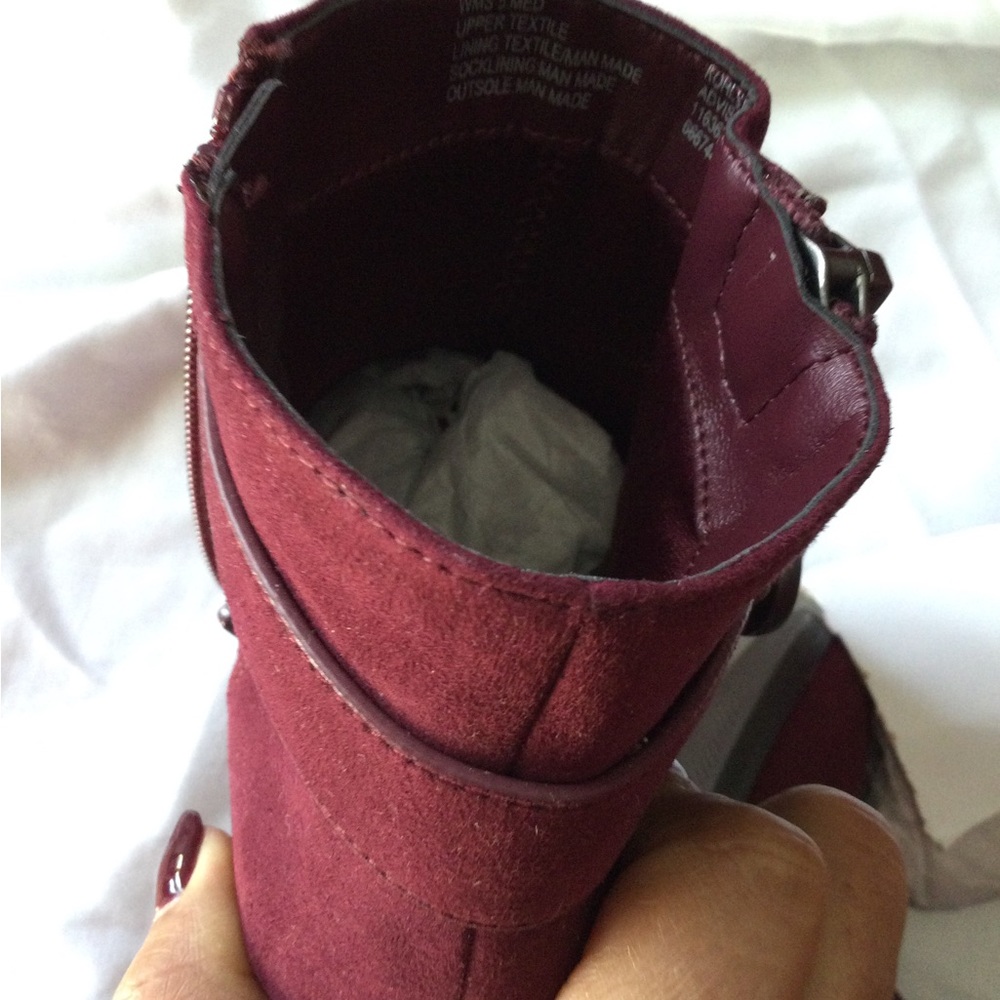 APT.9 Boots. New!